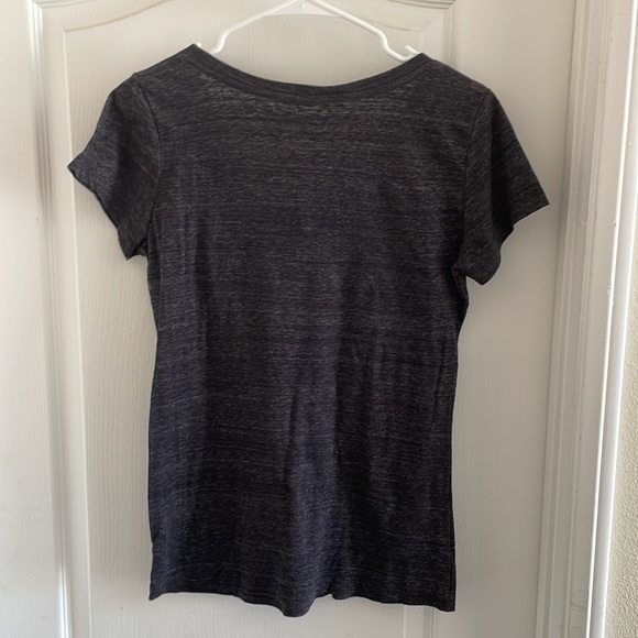 2 ladies large shirt sleeve tee shirts - Picture 4 of 7